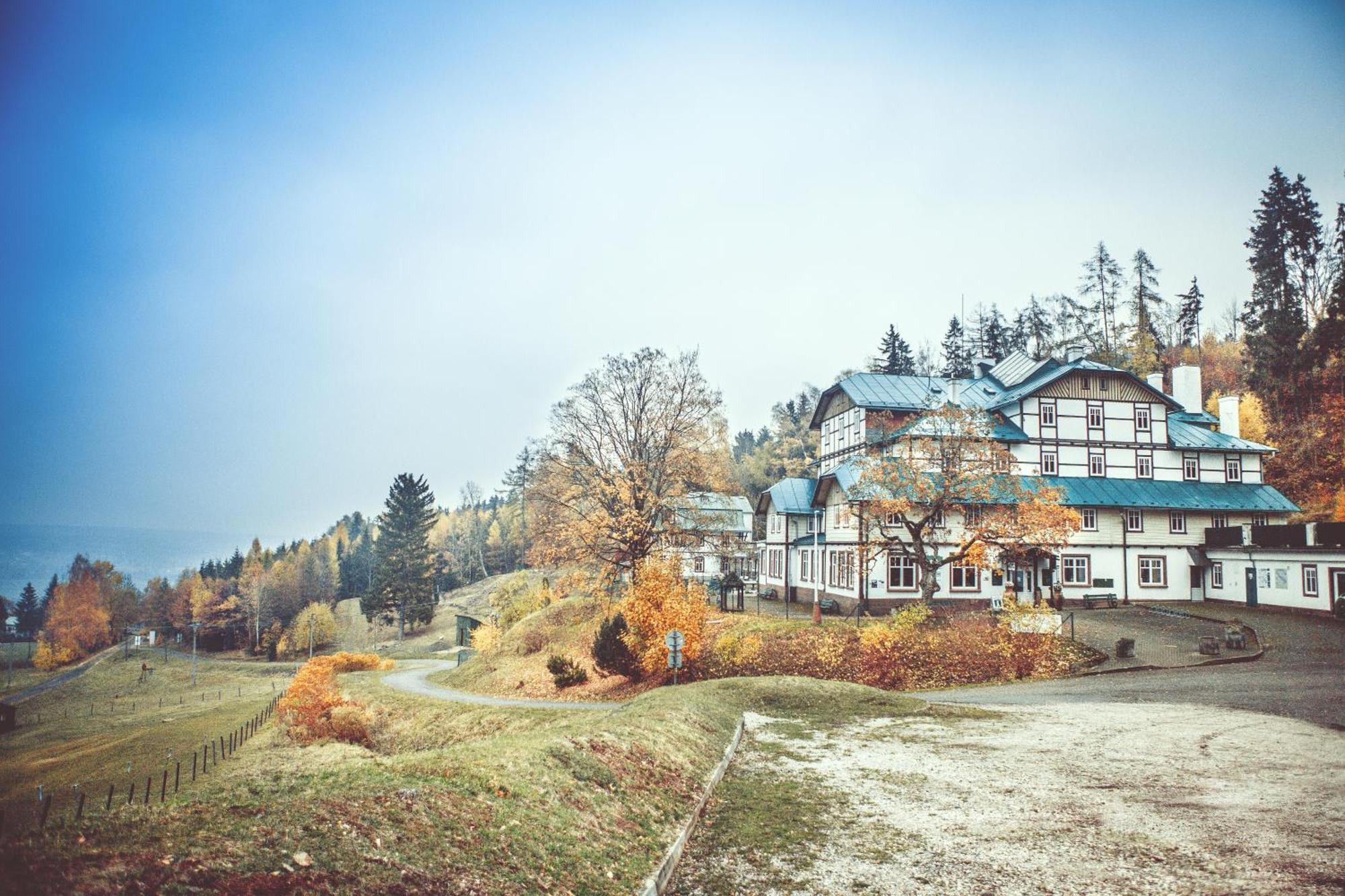 Retro Hotel Pod Zvicinou Bílá Třemešná 外观 照片